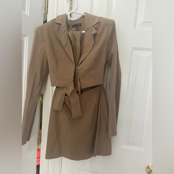 Jluxabel- TAN WRAP TIE BLAZER LINE DRESS - Picture 3 of 4